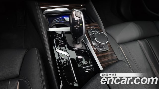 BMW 5-Series 520i Luxury