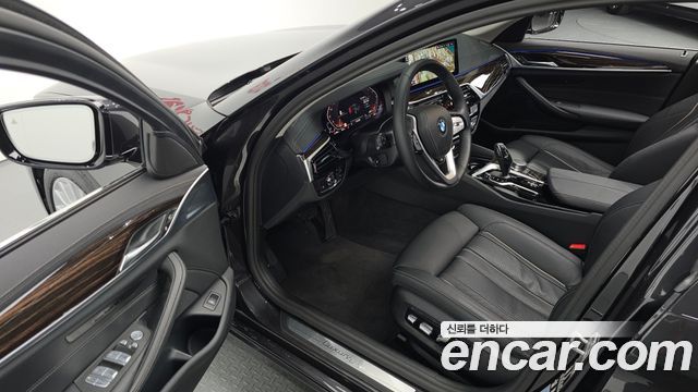 BMW 5-Series 520i Luxury