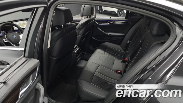 BMW 5-Series 520i Luxury