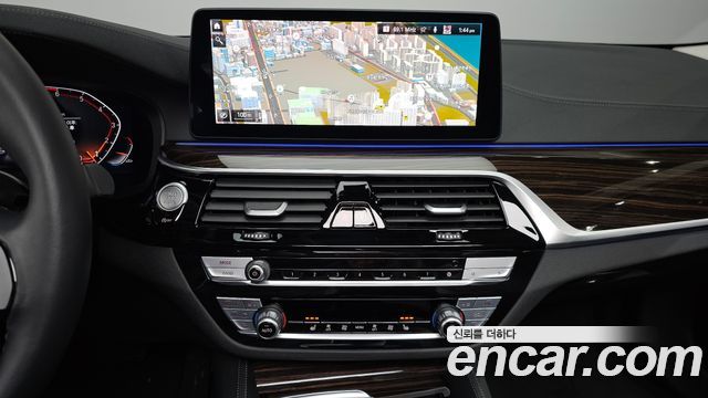 BMW 5-Series 520i Luxury