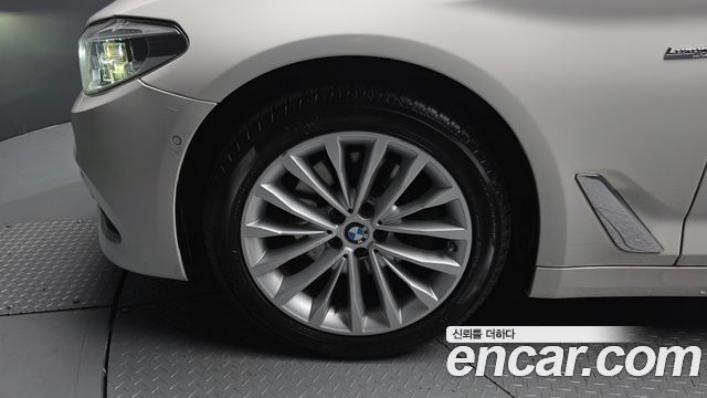 BMW 5-Series 520d xDrive Luxury Plus