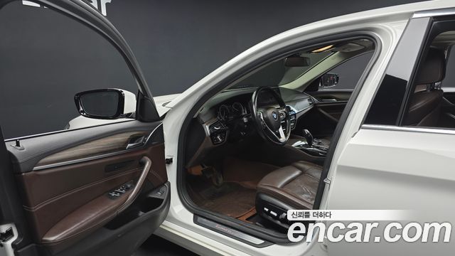 BMW 5-Series 520d xDrive Luxury Plus