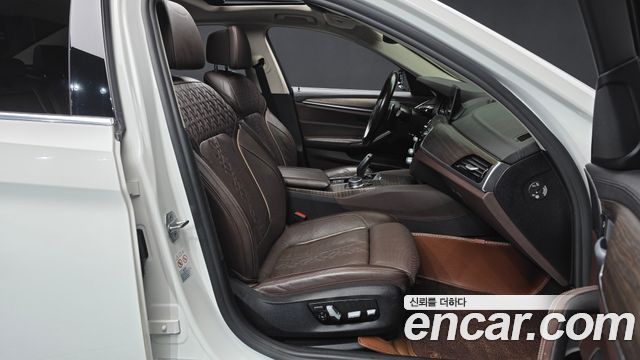 BMW 5-Series 520d xDrive Luxury Plus