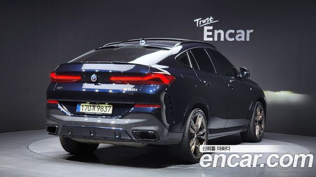 BMW X6 M50i