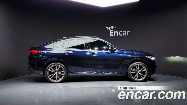 BMW X6 M50i