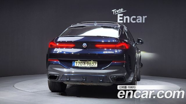 BMW X6 M50i