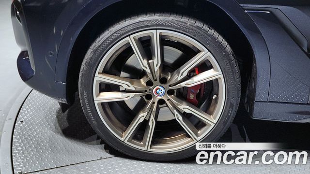BMW X6 M50i