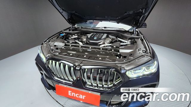 BMW X6 M50i