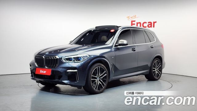 BMW X5 M50i