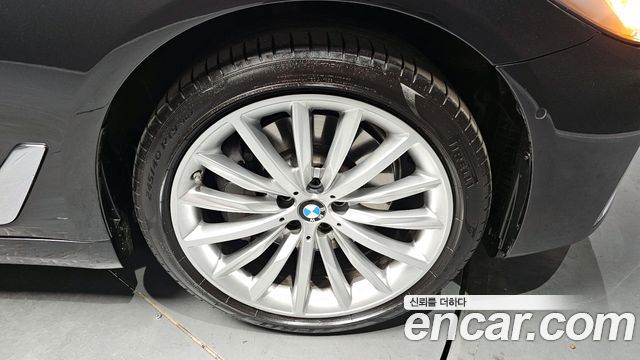 BMW 5-Series 530i xDrive Luxury