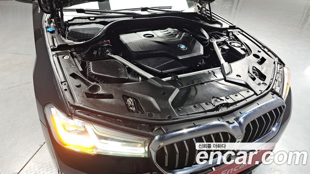 BMW 5-Series 530i xDrive Luxury