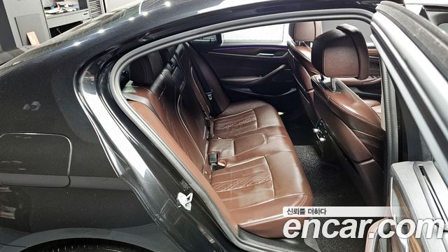 BMW 5-Series 530i xDrive Luxury