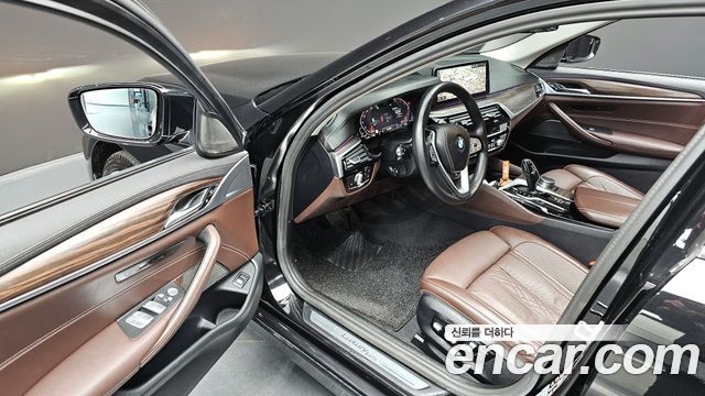 BMW 5-Series 530i xDrive Luxury