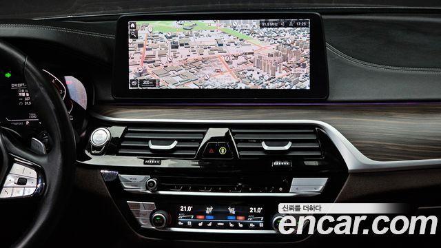 BMW 5-Series 530i xDrive Luxury