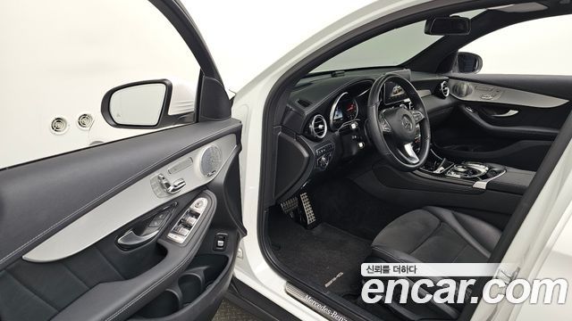 Mercedes-Benz GLC-Class GLC300 4MATIC AMG Line Coupe