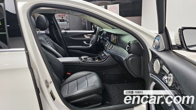Mercedes-Benz E-Class E300 AV Intelligent Drive