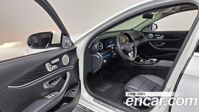 Mercedes-Benz E-Class E300 AV Intelligent Drive