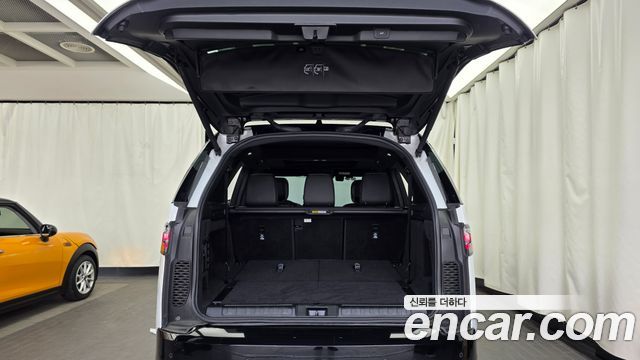 Land Rover Discovery P360 R-Dynamic SE