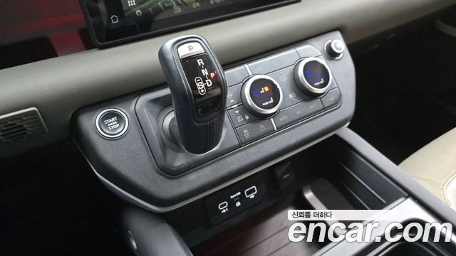 Land Rover Defender 110 D240 SE