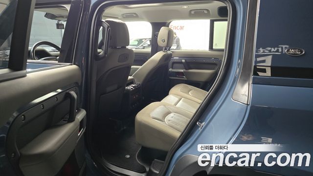 Land Rover Defender 110 D240 SE