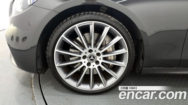 Mercedes-Benz E-Class E350 4MATIC AMG Line