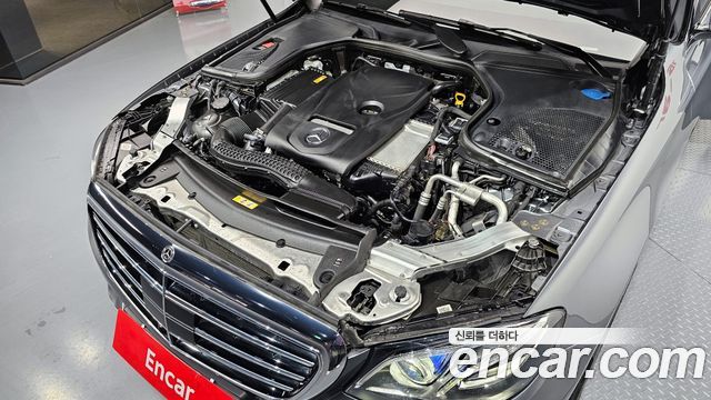 Mercedes-Benz E-Class E300 4MATIC Exclusive
