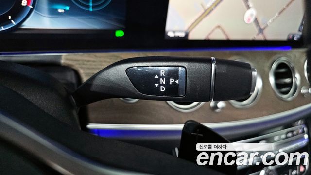 Mercedes-Benz E-Class E300 4MATIC Exclusive