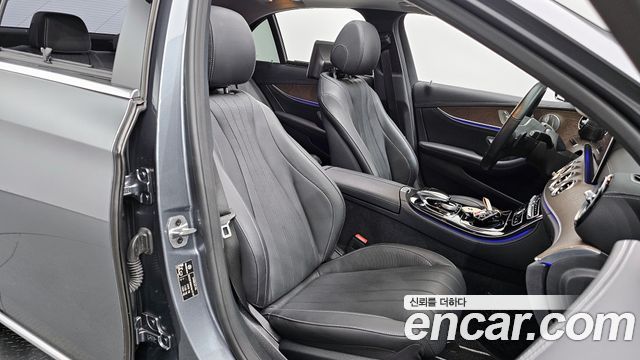 Mercedes-Benz E-Class E300 4MATIC Exclusive