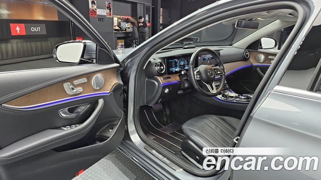 Mercedes-Benz E-Class E300 4MATIC Exclusive