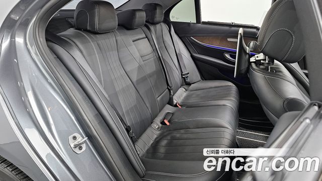 Mercedes-Benz E-Class E300 4MATIC Exclusive