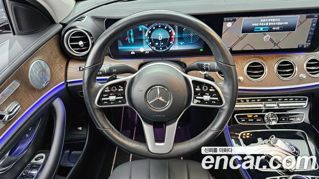 Mercedes-Benz E-Class E300 4MATIC Exclusive