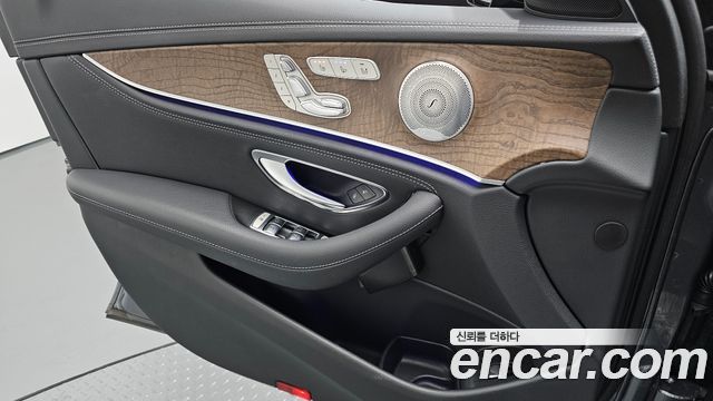 Mercedes-Benz E-Class E300 4MATIC Exclusive
