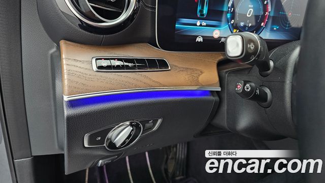 Mercedes-Benz E-Class E300 4MATIC Exclusive