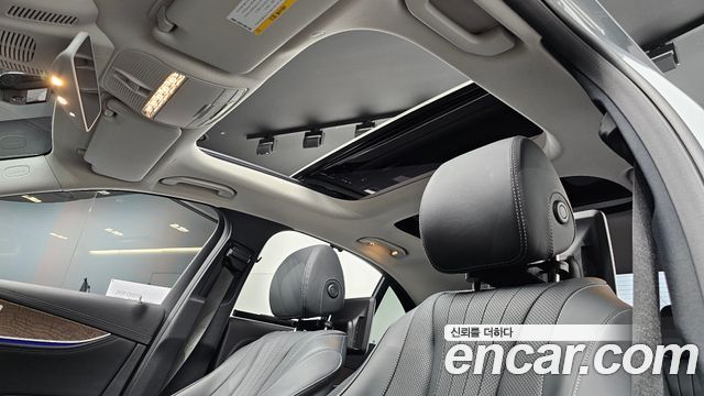 Mercedes-Benz E-Class E300 4MATIC Exclusive