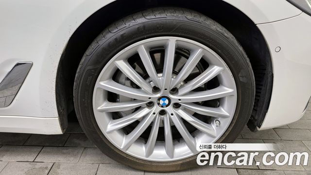 BMW 5-Series 530i Luxury