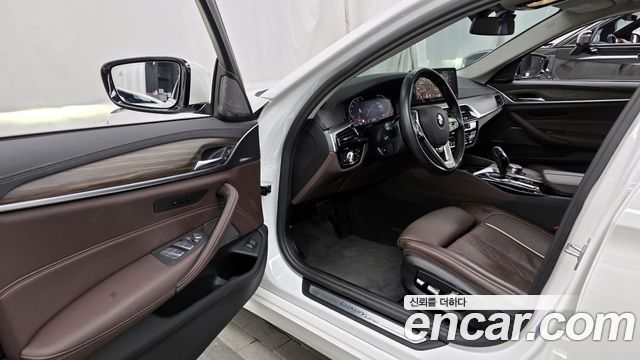 BMW 5-Series 530i Luxury