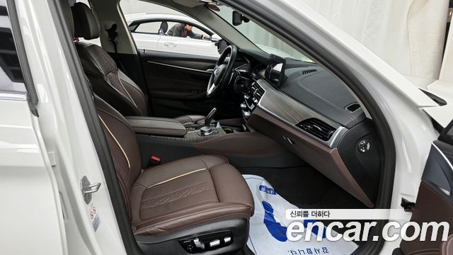 BMW 5-Series 530i Luxury
