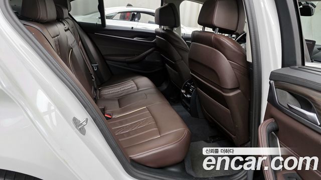 BMW 5-Series 530i Luxury