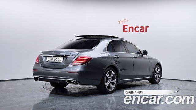 Mercedes-Benz E-Class E300 4MATIC Avnatgarde