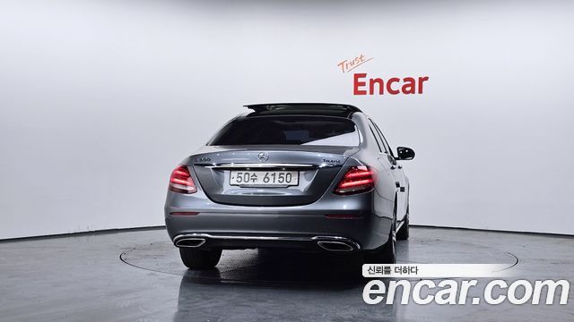 Mercedes-Benz E-Class E300 4MATIC Avnatgarde