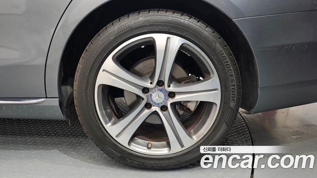 Mercedes-Benz E-Class E300 4MATIC Avnatgarde
