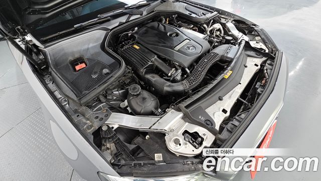 Mercedes-Benz E-Class E300 4MATIC Avnatgarde