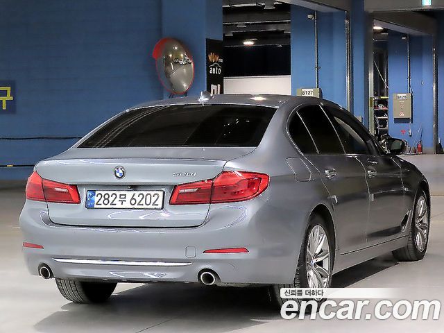 BMW 5-Series 520i Luxury