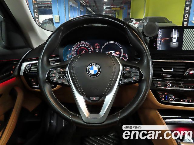 BMW 5-Series 520i Luxury