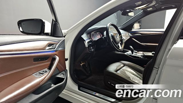 BMW 5-Series 530i M Sport Package Plus