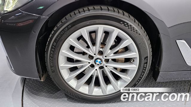 BMW 5-Series 530i Luxury