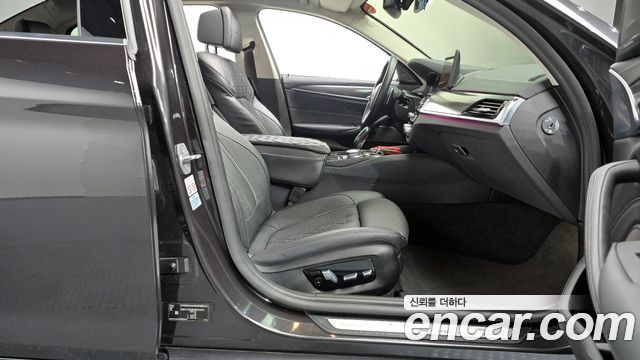 BMW 5-Series 530i Luxury