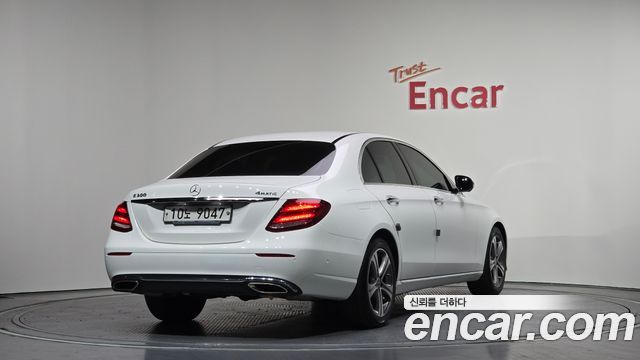 Mercedes-Benz E-Class E300 4MATIC Avnatgarde