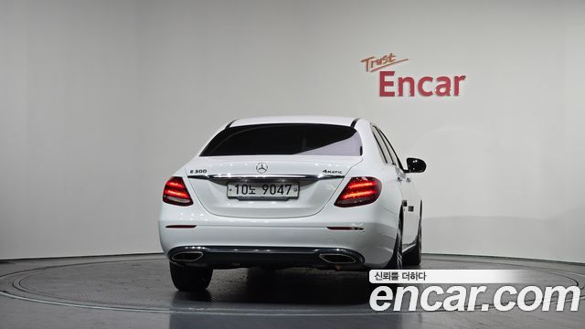 Mercedes-Benz E-Class E300 4MATIC Avnatgarde