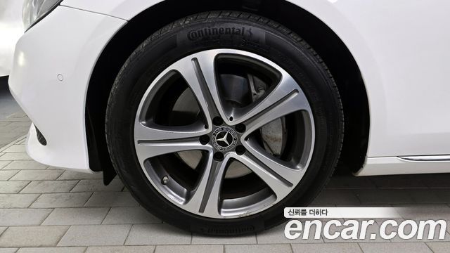 Mercedes-Benz E-Class E300 4MATIC Avnatgarde